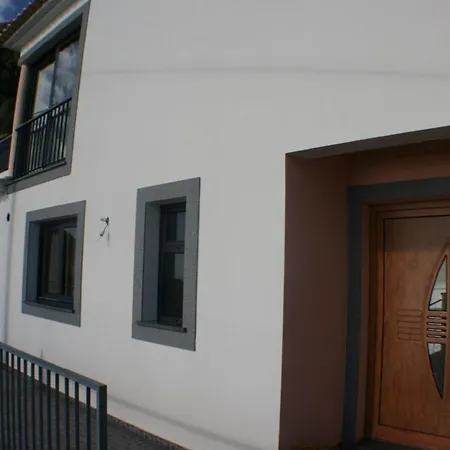 An Der Sandkueste Von Madeira