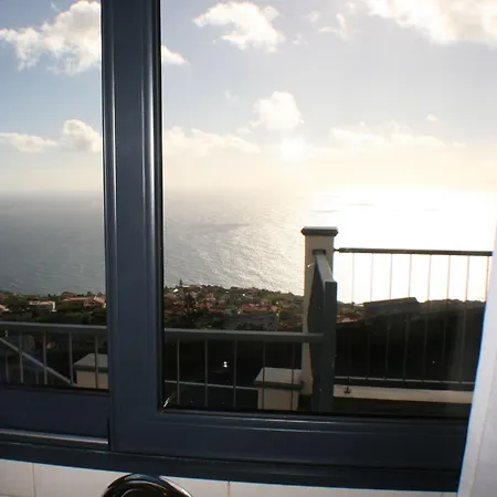 An Der Sandkueste Von Madeira