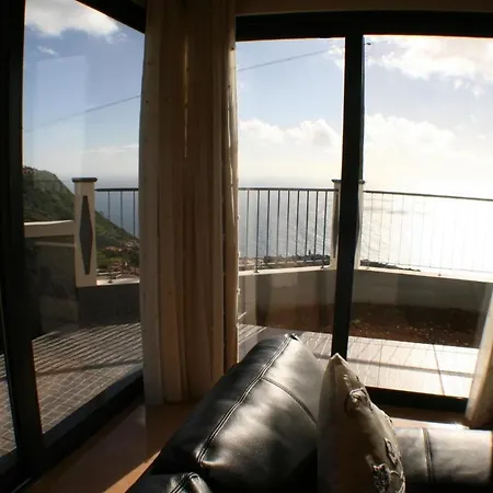 An Der Sandkueste Von Madeira كالهيتا